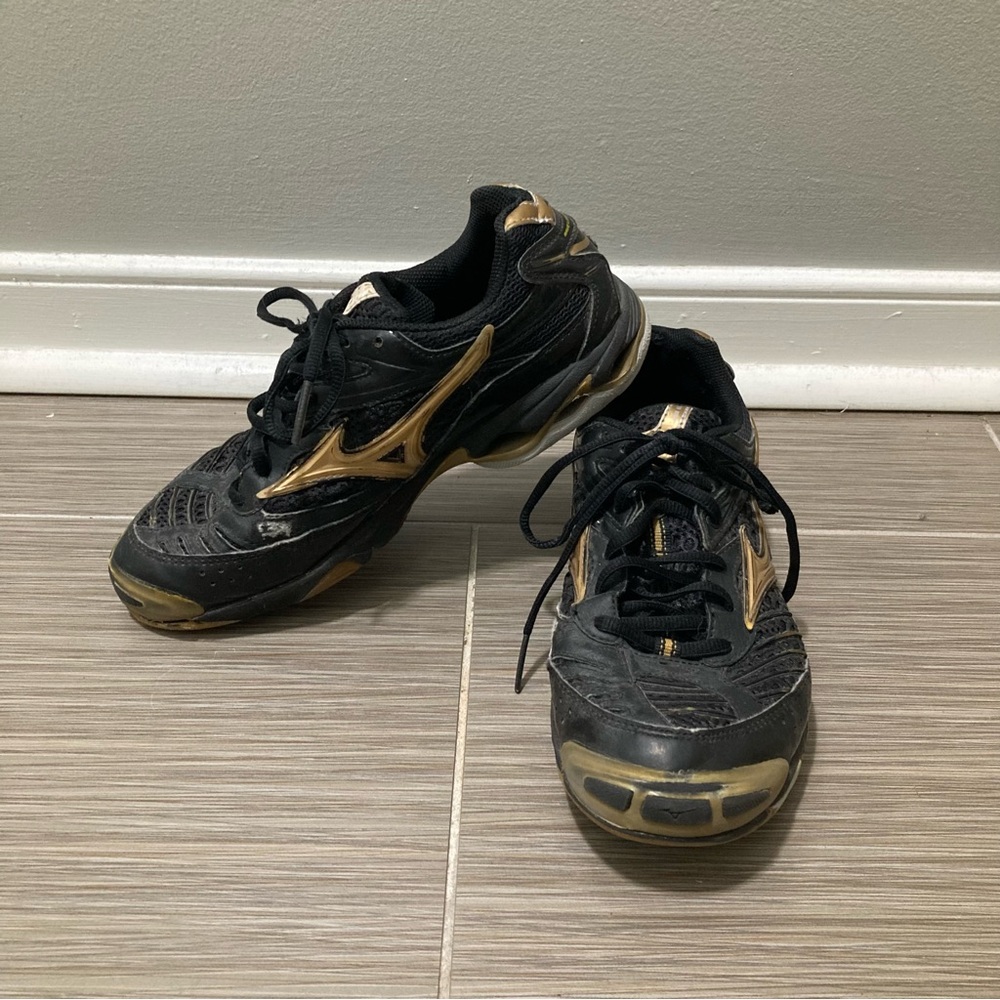 4/$10 - Mizuno Wave Lightning 6 Volleyball Court Shoes
